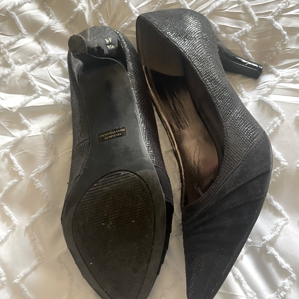 Karen Scott Black Suede 2.5” Pointed Toe Heels - Picture 2 of 3